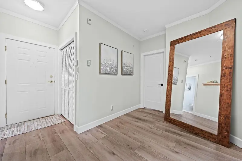 124 12931 RAILWAY AVENUE - photo 3 of 25