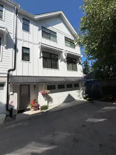 8 3339 148 STREET