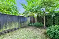 8 3339 148 STREET - thumbnail 23