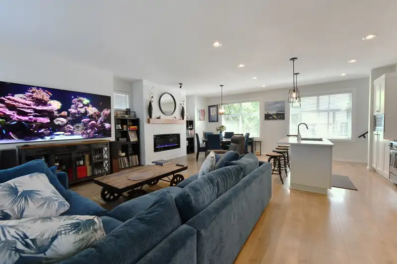 8 3339 148 STREET - photo 4 of 23