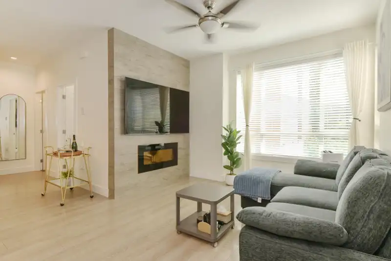 151 16433 19 AVENUE - photo 4 of 25