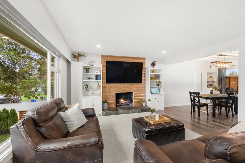 4435 54A STREET - photo 2 of 25