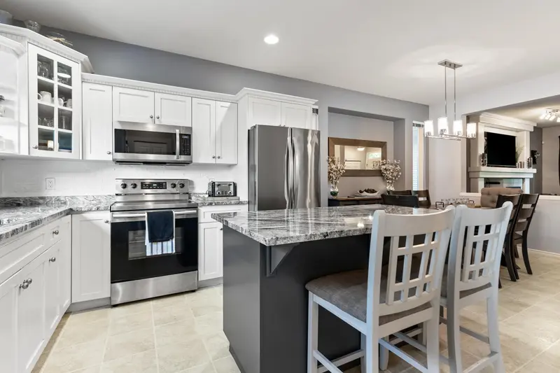 24107 102 AVENUE - photo 1 of 25