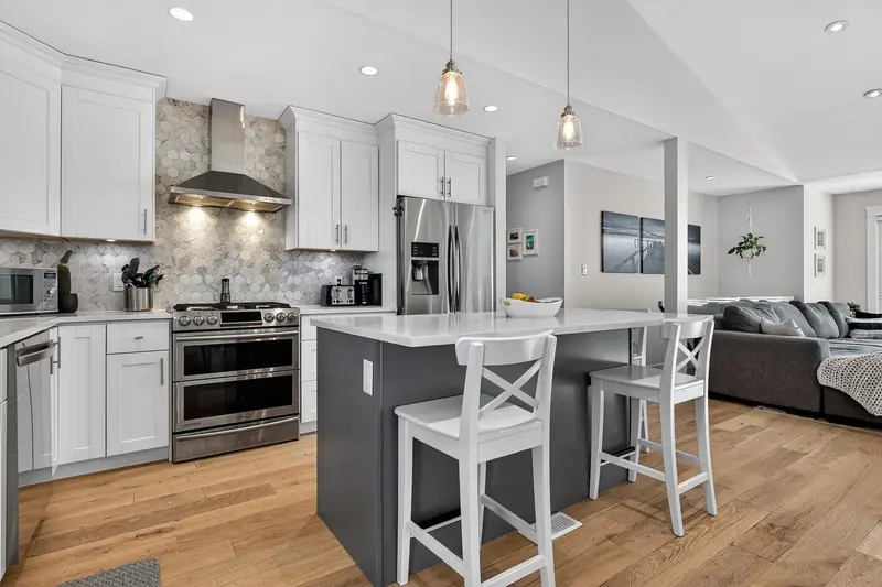 20231 46 AVENUE - photo 4 of 25