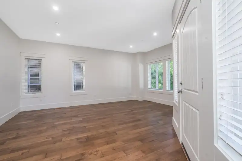 15403 THRIFT AVENUE - photo 4 of 40