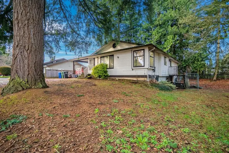 2277 MOULDSTADE ROAD - photo 4 of 24