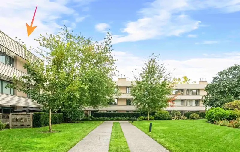 313 15313 19 AVENUE - photo 1 of 31