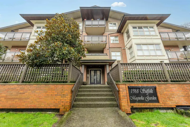 404 1988 SUFFOLK AVENUE - photo 1 of 22