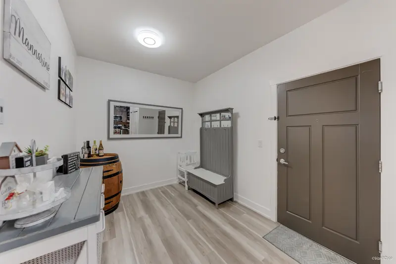 404 1988 SUFFOLK AVENUE - photo 4 of 22