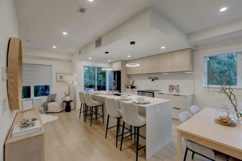 5 339 KEARY STREET - photo 2 of 25