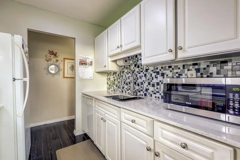 906 620 SEVENTH AVENUE - photo 2 of 10