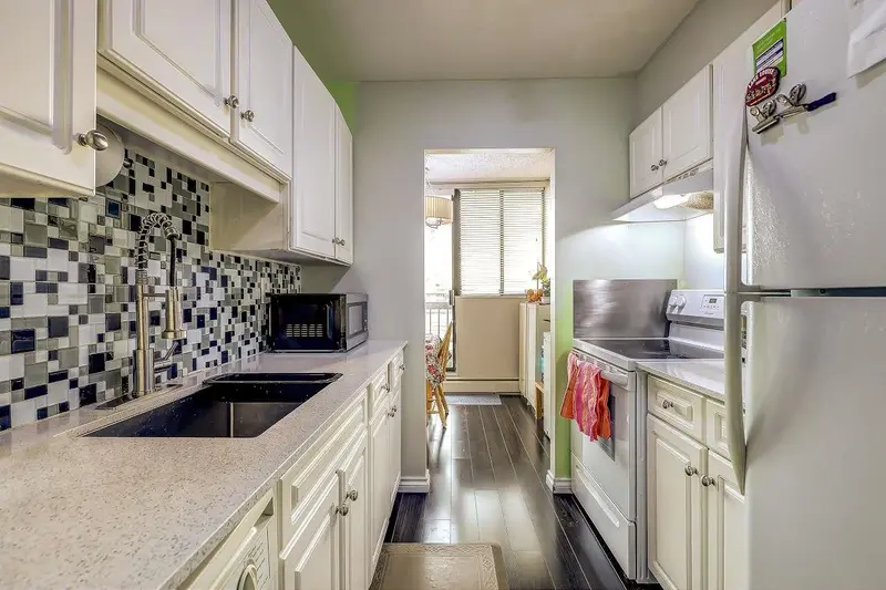 906 620 SEVENTH AVENUE - photo 3 of 10