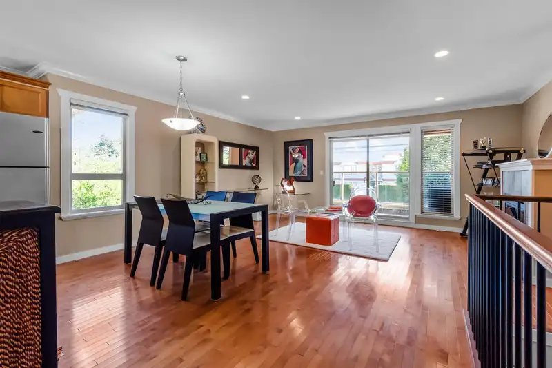 4 14921 THRIFT AVENUE - photo 3 of 21