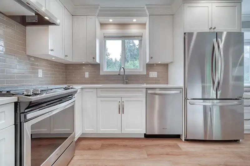 12590 27 AVENUE - photo 2 of 37