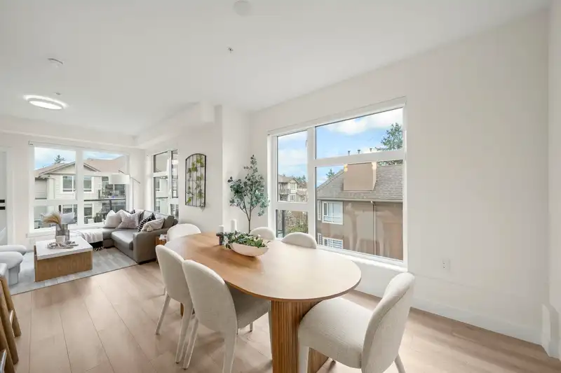 304 15353 17 AVENUE - photo 3 of 25