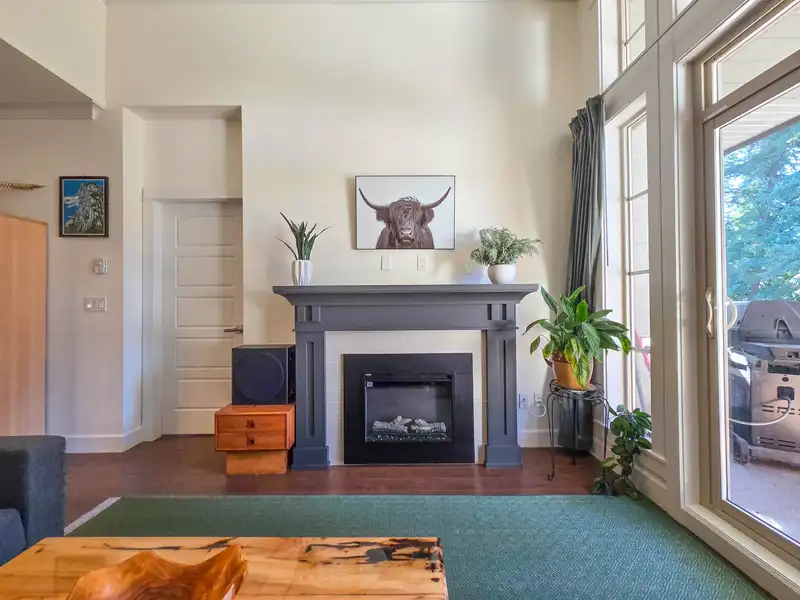 305 15145 36 AVENUE - photo 1 of 39
