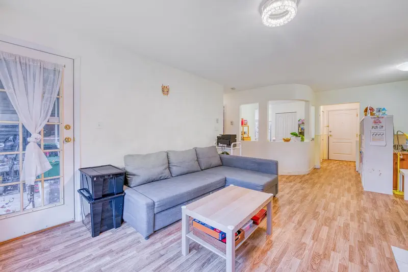 207 3738 NORFOLK STREET - photo 1 of 19