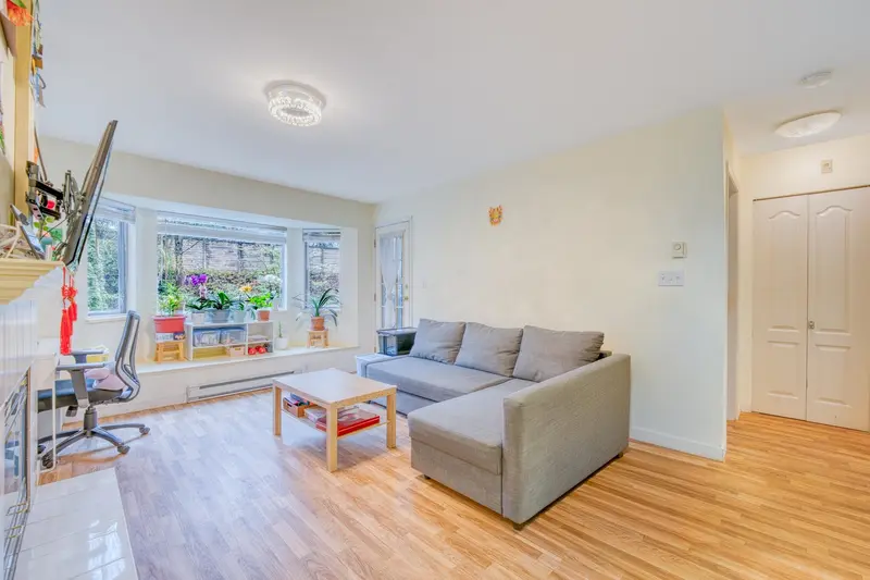 207 3738 NORFOLK STREET - photo 2 of 19