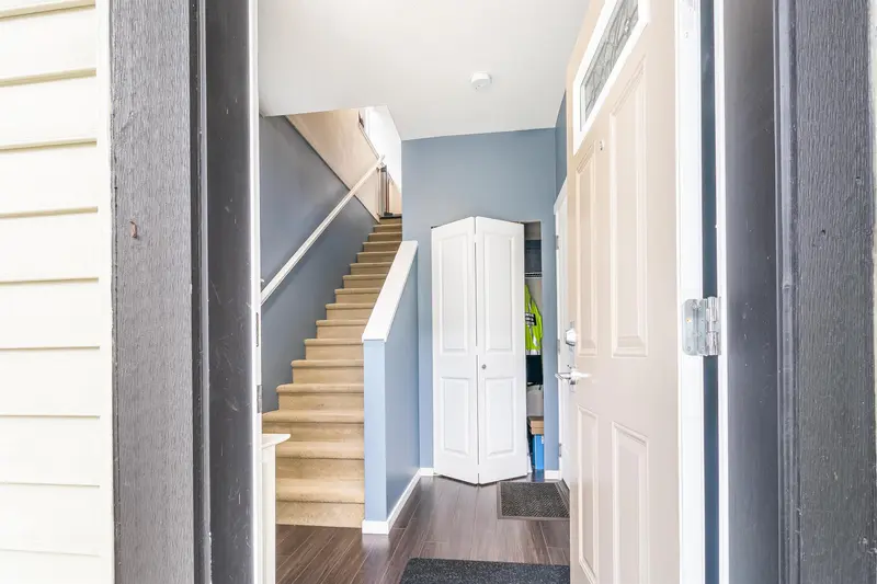 33 13886 62 AVENUE - photo 2 of 25