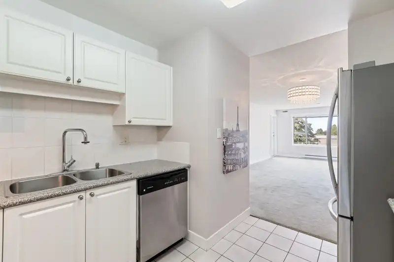 301 1378 GEORGE STREET - photo 4 of 35
