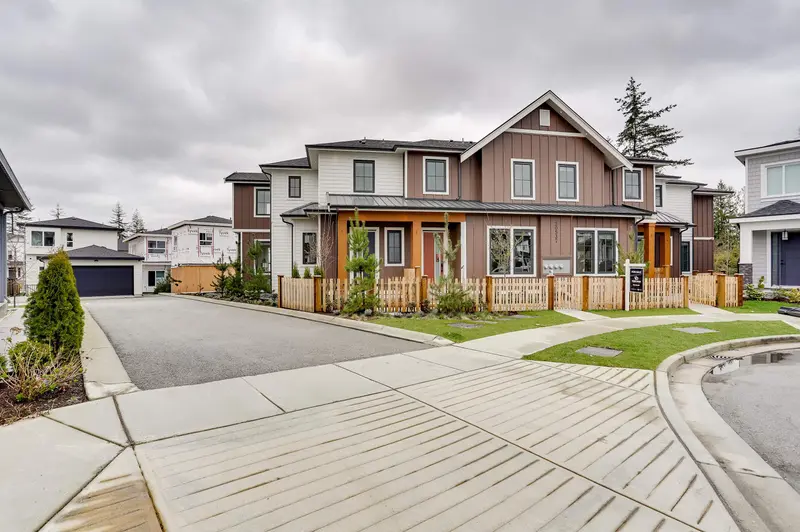 1 20537 75A AVENUE - photo 2 of 25