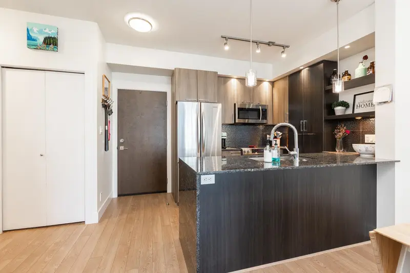 B208 20211 66TH AVENUE - photo 4 of 25