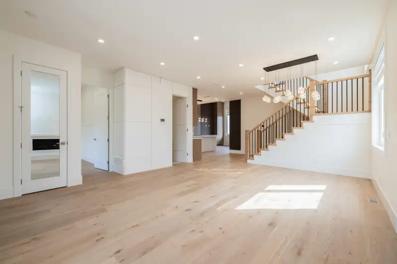 16586 22 AVENUE - photo 3 of 40