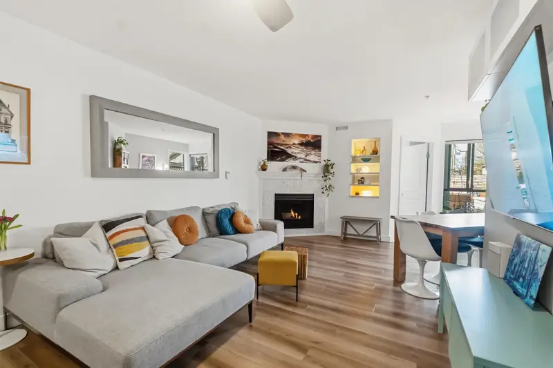 110 189 E 16TH AVENUE - photo 2 of 25