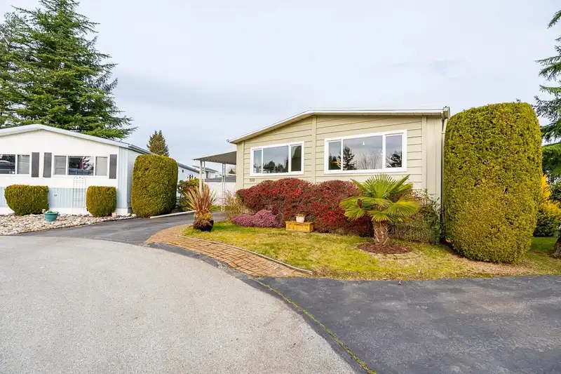 100 15875 20TH AVENUE - photo 3 of 40