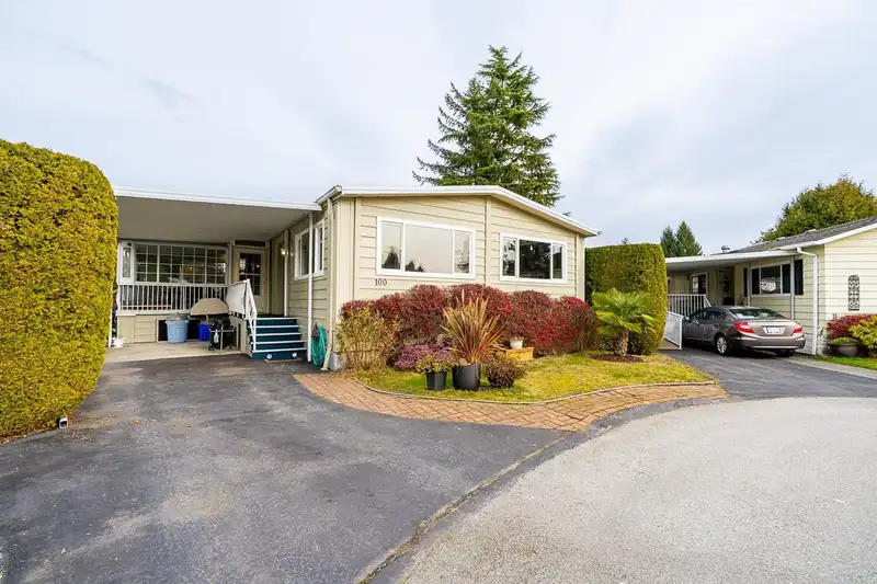 100 15875 20TH AVENUE - photo 4 of 40