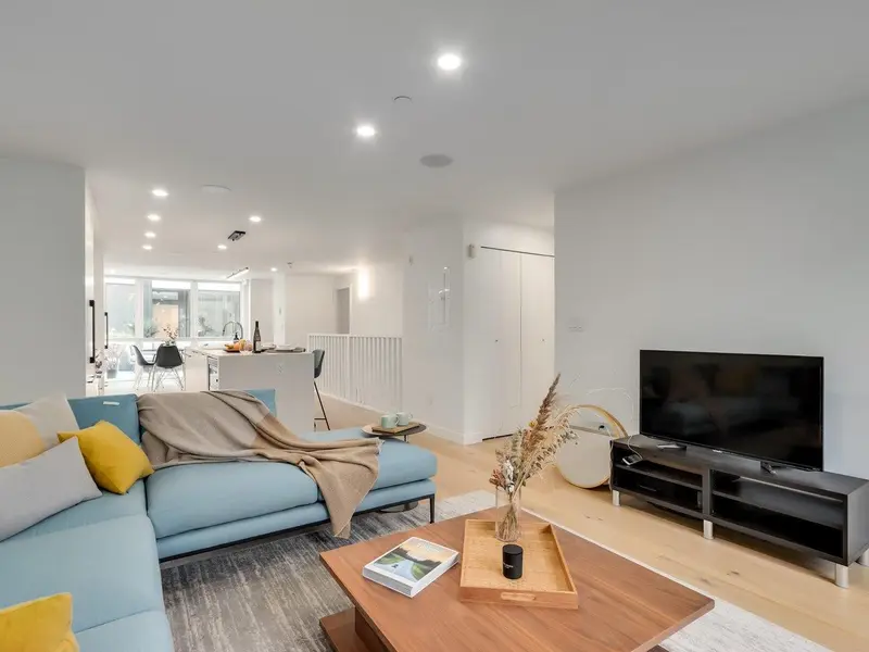 102 649 E 3RD STREET - photo 4 of 20