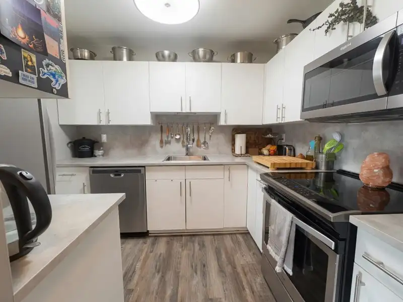 104 15991 THRIFT AVENUE - photo 4 of 29