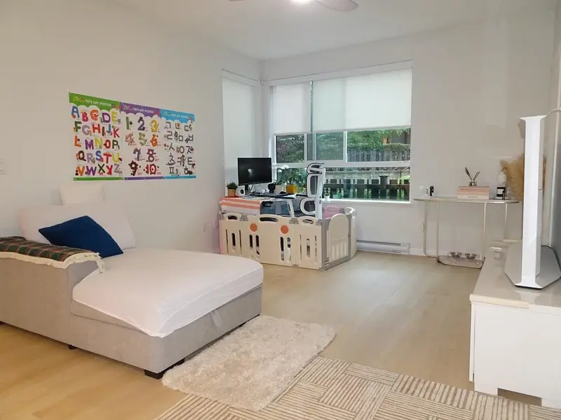 207 6438 BYRNEPARK DRIVE - photo 3 of 20