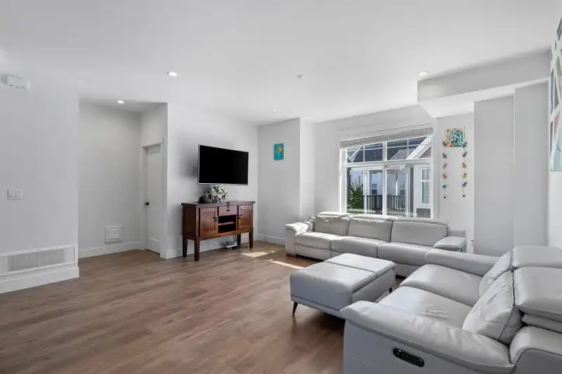 16 14541 WINTER CRESCENT - photo 3 of 38
