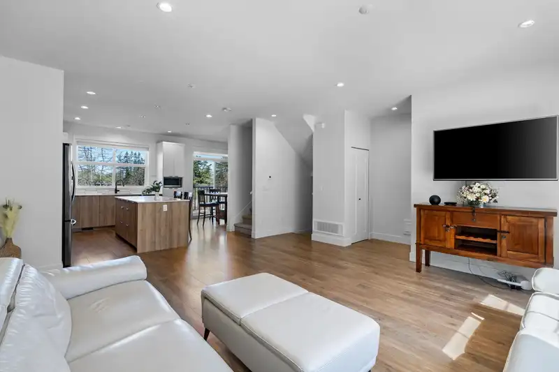 16 14541 WINTER CRESCENT - photo 4 of 38