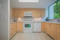 106 1705 MARTIN DRIVE - thumbnail 10