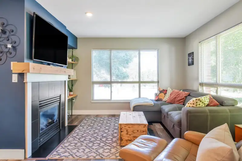 203 15188 22 AVENUE - photo 4 of 38