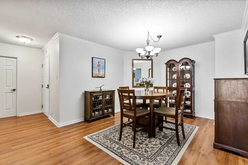 204 1458 BLACKWOOD STREET - photo 2 of 25