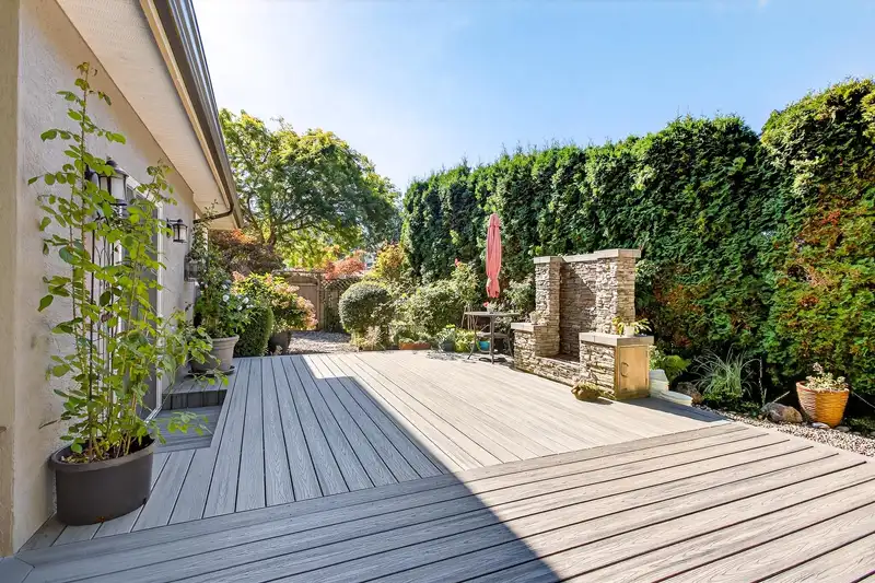 14055 29A AVENUE - photo 2 of 38