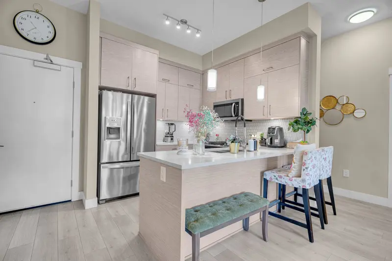 219 2120 GLADWIN ROAD - photo 4 of 25