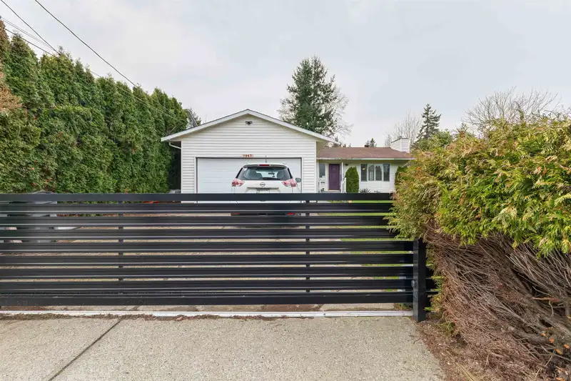 1967 156 STREET - photo 4 of 32