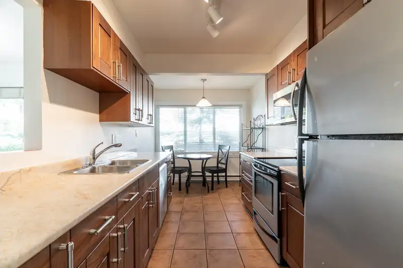 205 1280 FIR STREET - photo 4 of 21