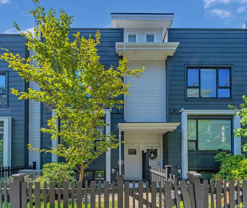 180 2277 OAK MEADOWS DRIVE - photo 1 of 40