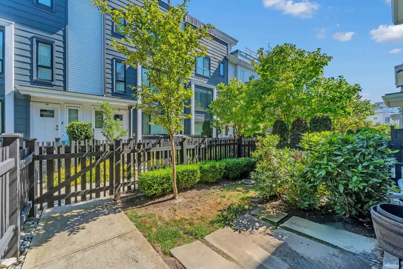 180 2277 OAK MEADOWS DRIVE - photo 2 of 40