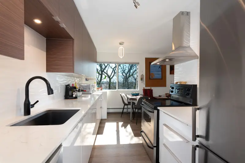 405 8775 CARTIER STREET - photo 4 of 25