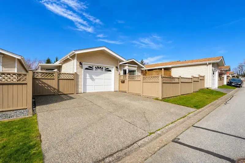 64 1400 164 STREET - photo 1 of 33