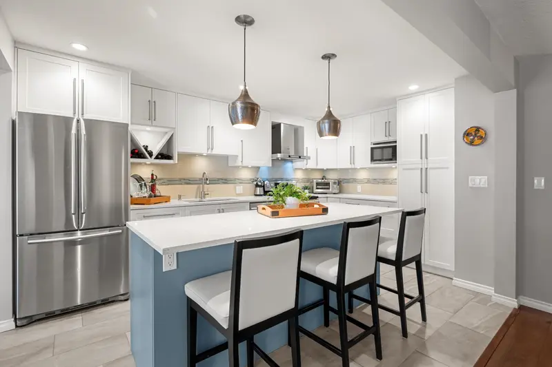 208A 1220 QUAYSIDE DRIVE - photo 3 of 25