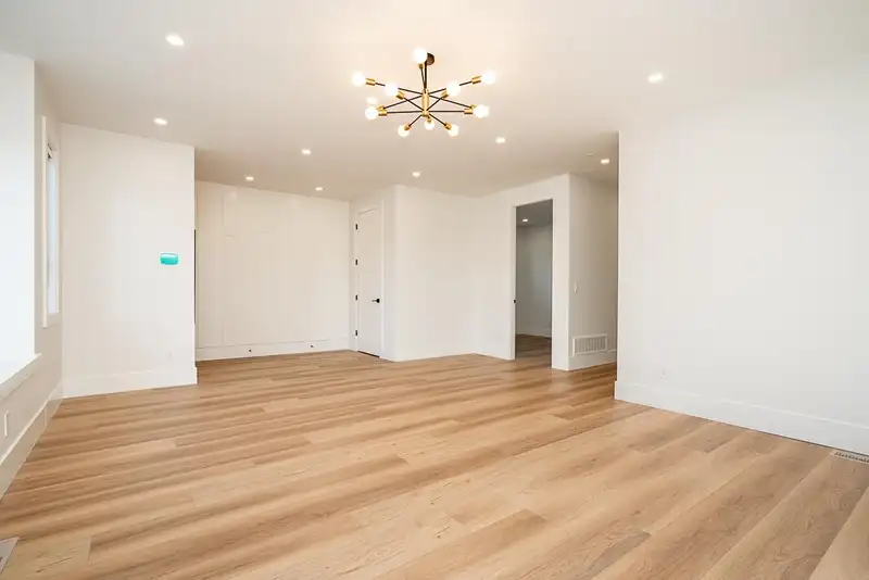 15496 THRIFT AVENUE - photo 3 of 39