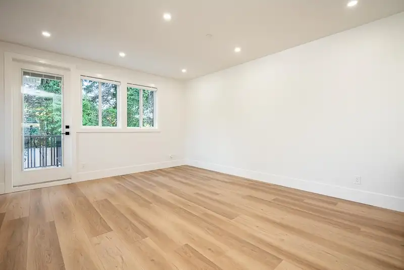15496 THRIFT AVENUE - photo 4 of 39