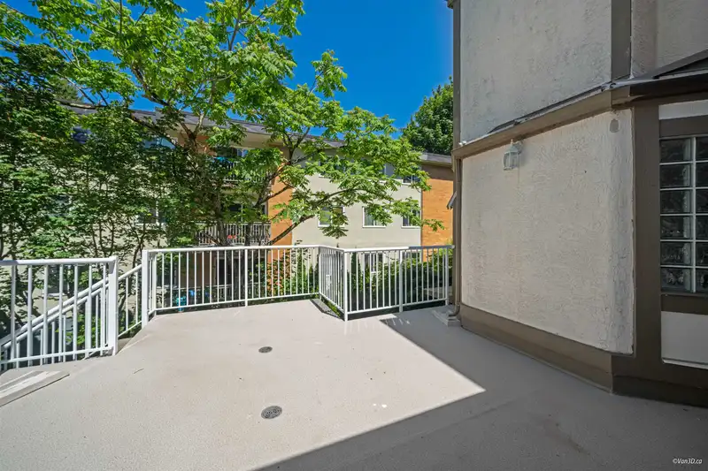 3 1552 EVERALL STREET - photo 3 of 40
